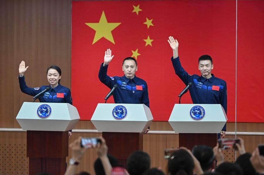 Çinli Astronotlar Shenzhou-23 Görevine Hazır