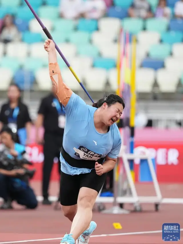 Yan Ziyi, 71.74 metre ile yeni rekor kırdı