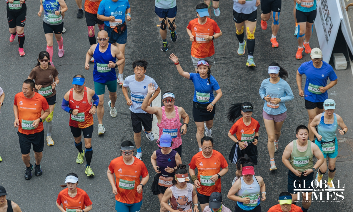 Beijing'de 2026 Yarı Maratonu 9,000 Koşucuyla Başladı