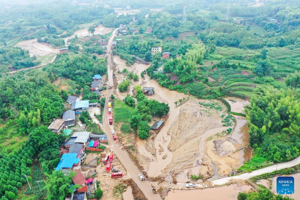 Çin'in Chongqing Bölgesinde Sel Felaketi ve Kurtarma Çalışmaları