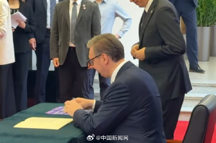 Sırbistan Cumhurbaşkanı Vucic, Tsinghua Üniversitesi'ni Ziyaret Etti