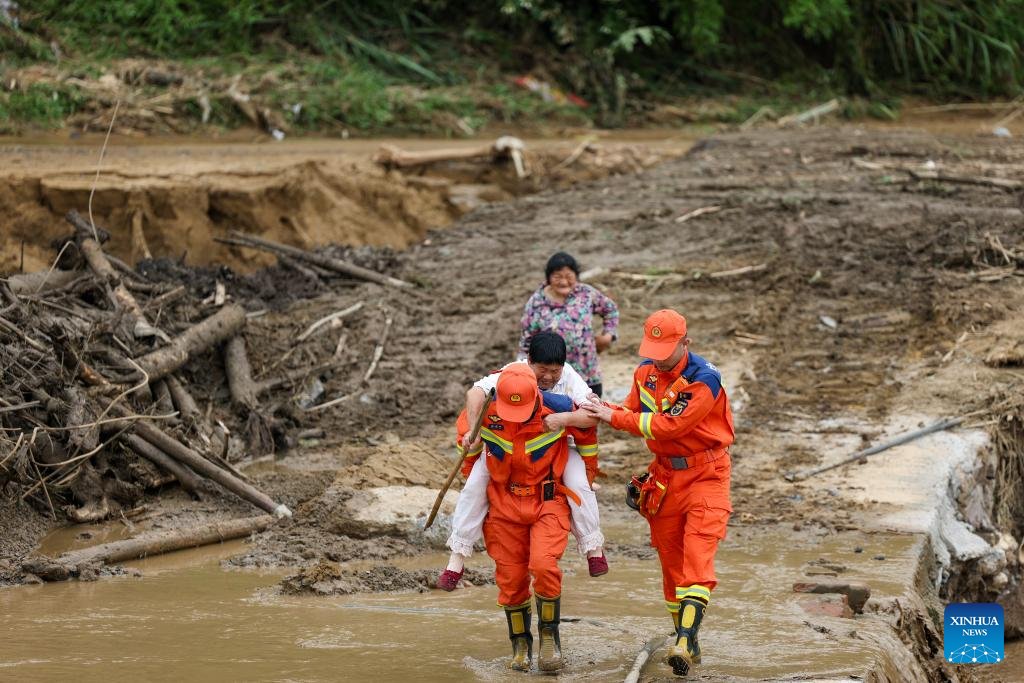 Şiddetli Yağmur Sonrası Chongqing'de Kurtarma Operasyonu