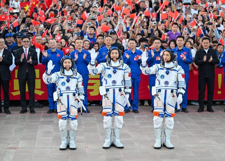 Shenzhou-23, Hong Kong ve Makao için tarihi an
