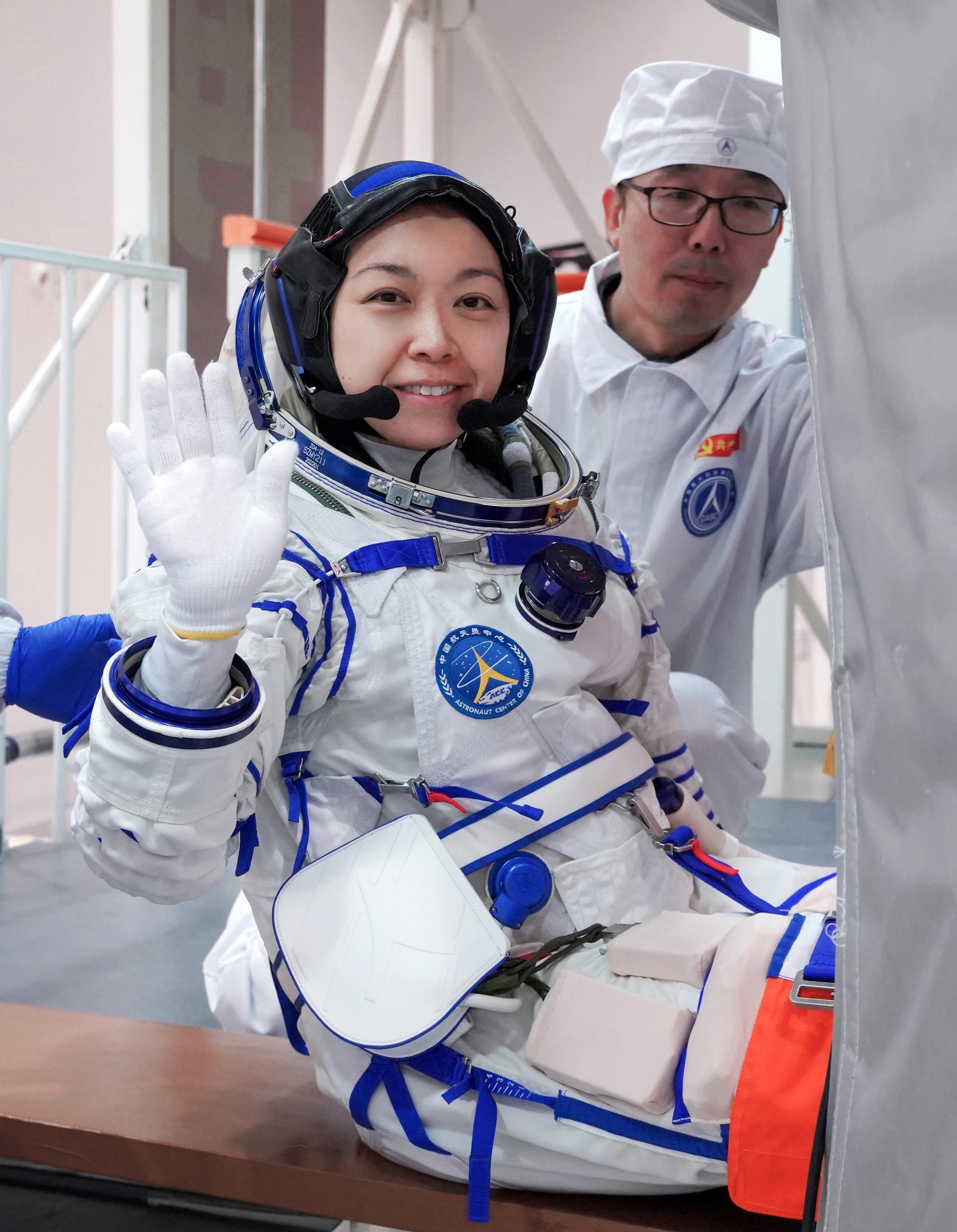 Hong Kong'un İlk Astronotu Uzayda Görevde