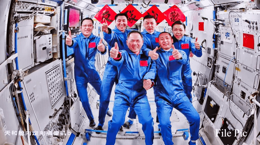 Shenzhou-21 Ekibi, Uzay İstasyonunu Devretti