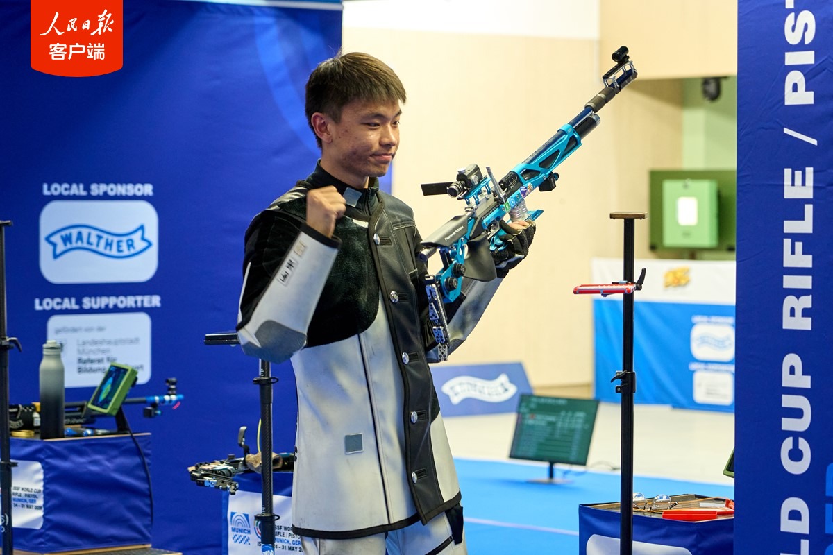 Zhang Changhong, Dünya Kupası'nda altın madalya kazandı