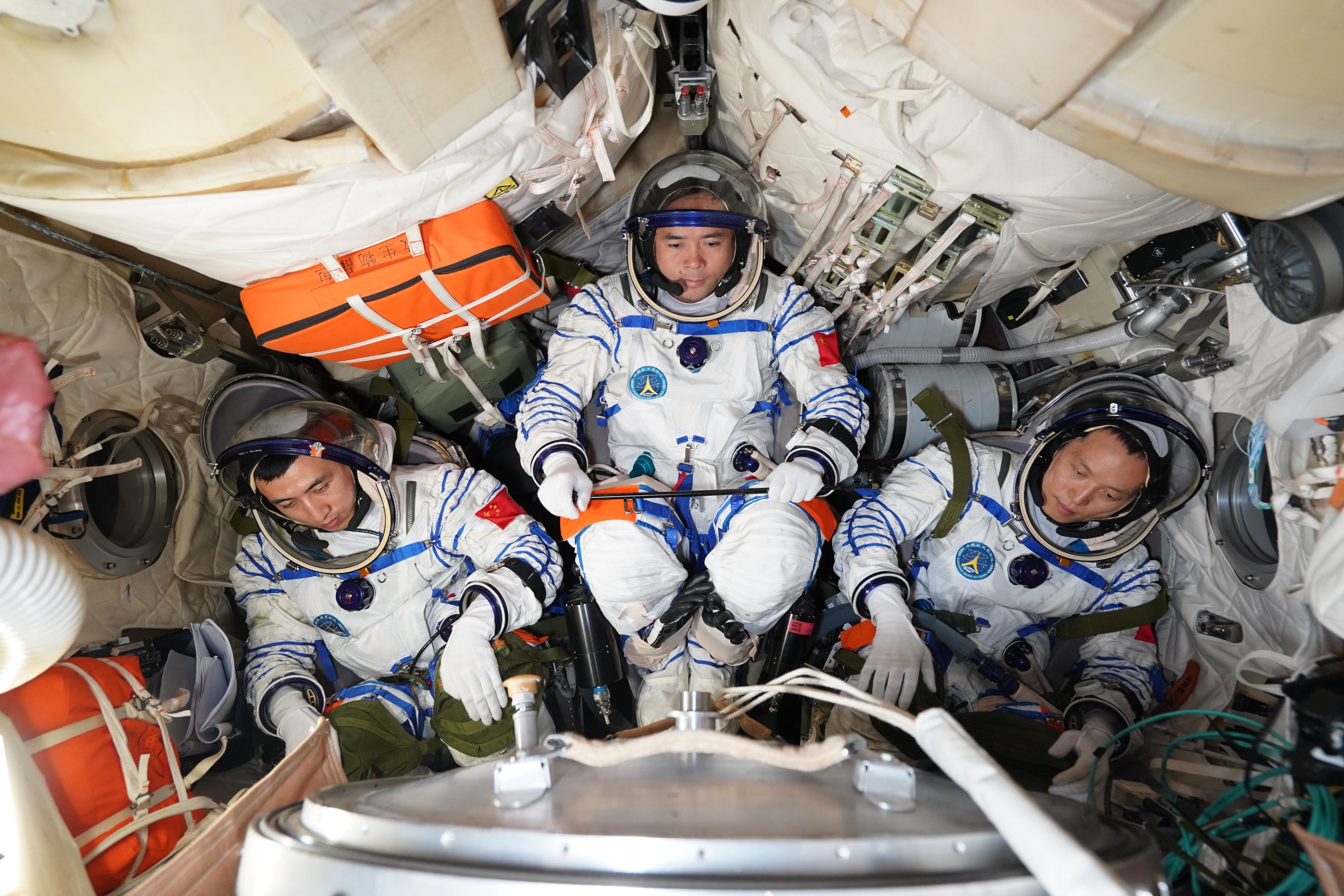 Shenzhou-21 ve Shenzhou-23 Astronotları Anahtar Devir Teslimi Yaptı