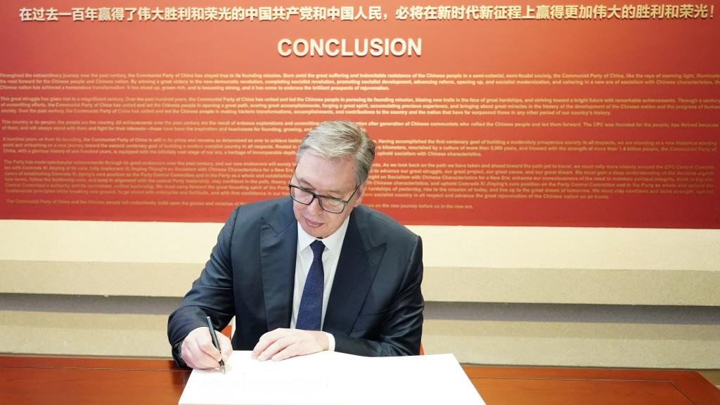 Sırbistan Cumhurbaşkanı Vucic, Çin'in Gelişimini Kutladı