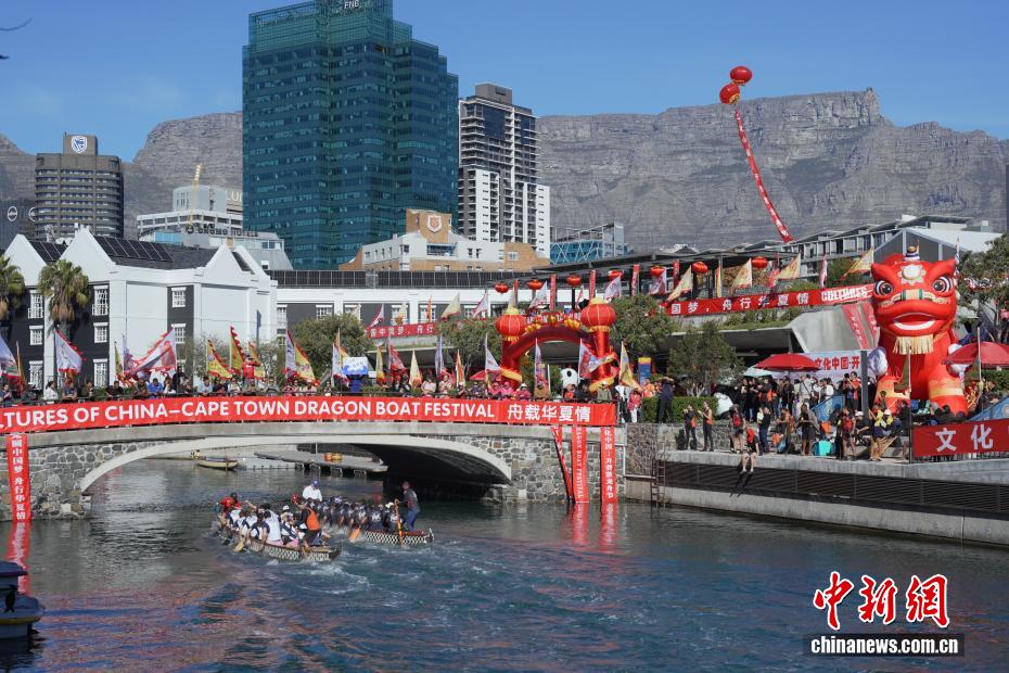 Cape Town'da Ejderha Botu Festivali Coşkuyla Başladı
