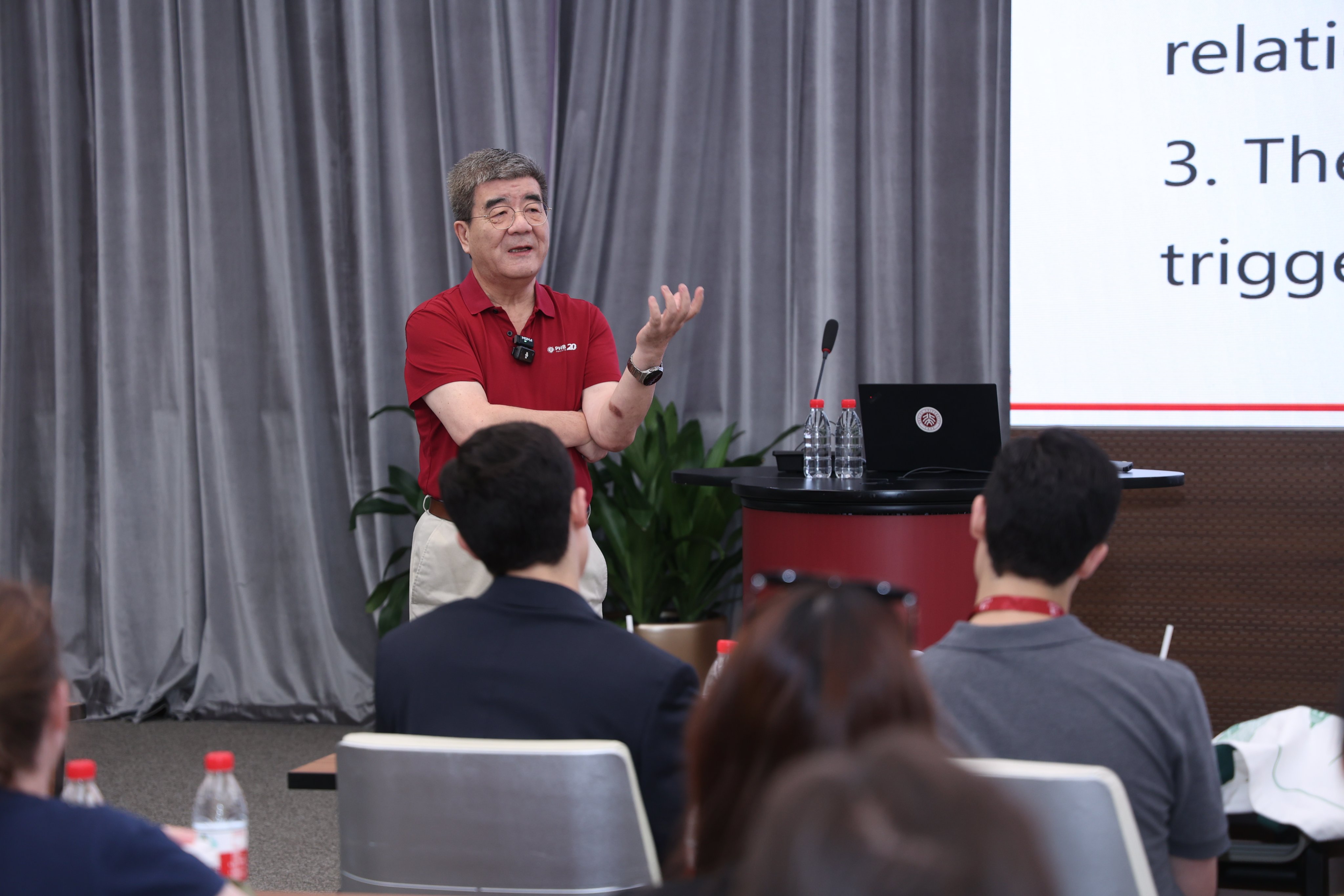 Shenzhen'de Ekonomi ve Yenilik Üzerine Etkileyici Konferans