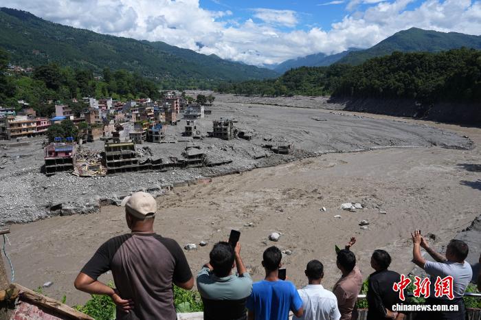 Nepal'deki toprak kaymasında can kaybı artıyor