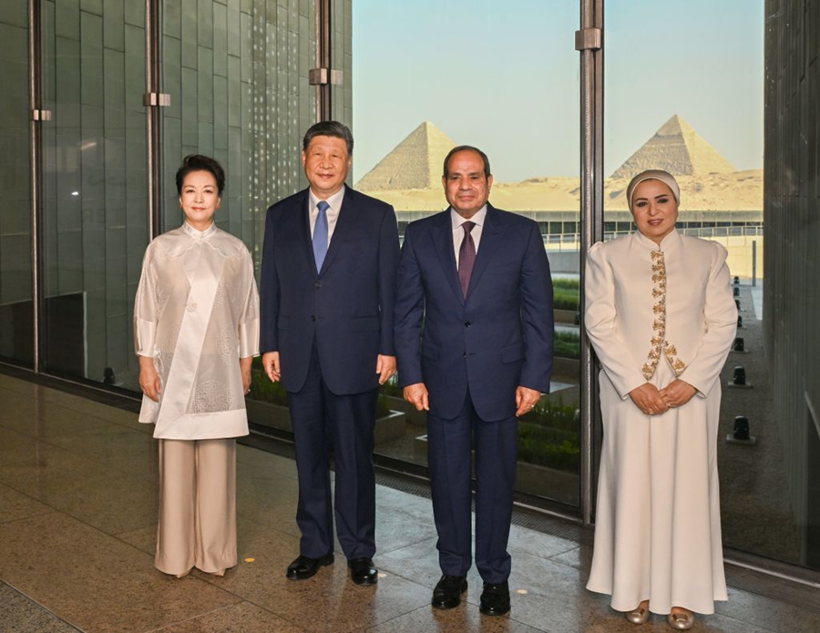 Xi Jinping ve eşi Mısır'daki Büyük Müzeyi ziyaret etti