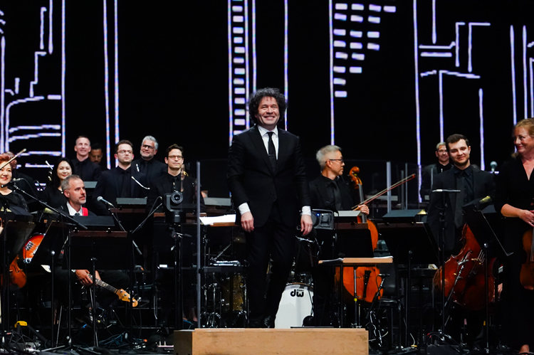 Gustavo Dudamel, New York Filarmoni ile Debüt Etti