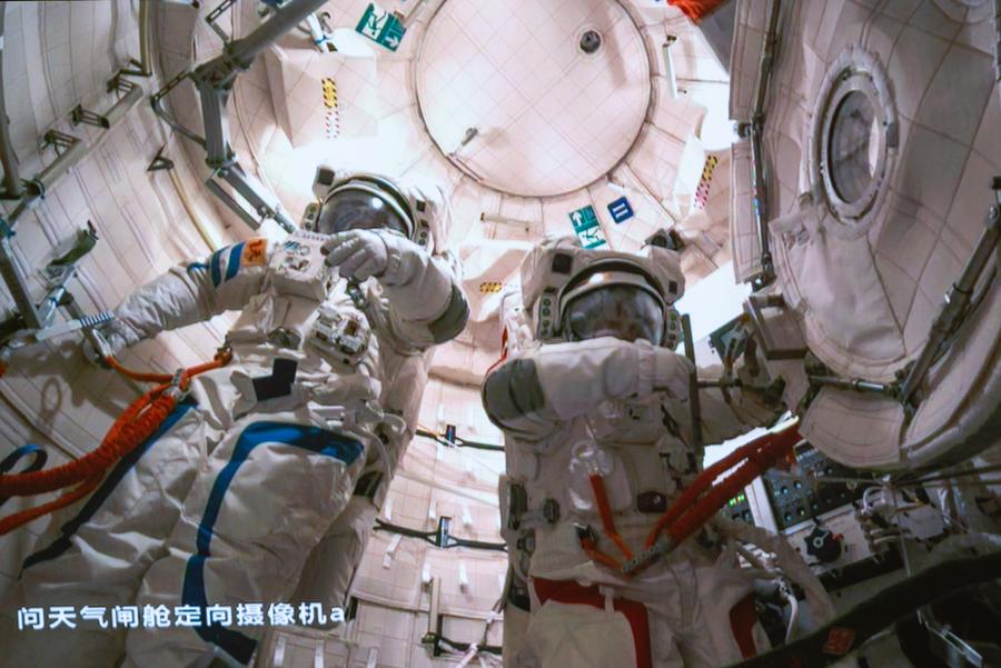 Pakistanlı Astronotlar Çin Uzay İstasyonu'na Hazırlanıyor