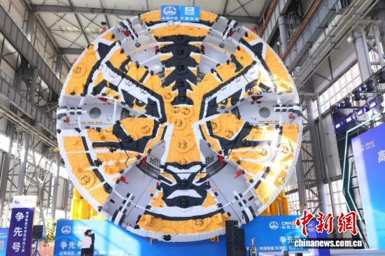 Dev Tünel Açma Makinesi, Wuhan'da Dünyanın En Büyük Gölaltı Tüneli İçin Yola Çıktı