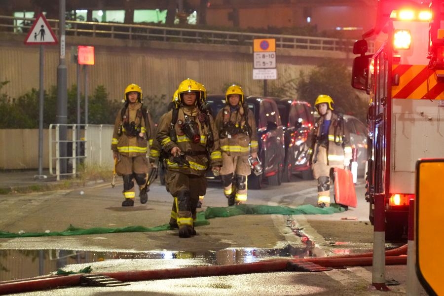 Çin Ana Karası, Hong Kong'daki Konut Yangınına Müdahale İçin Harekete Geçti