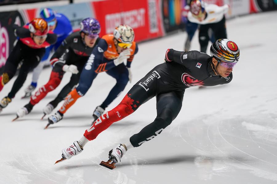 Kanadalı Sürat Patenci William Dandjinou, ISU Kriket Küresi'ni Korudu