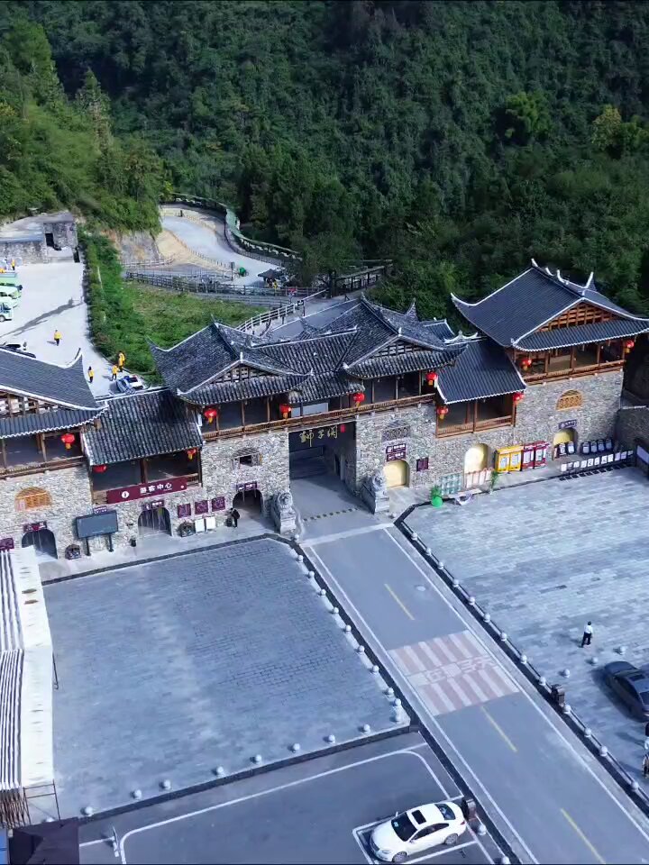 Hubei'deki Tarihi Ahşap Köprü, Araç Trafiğine Açıldı