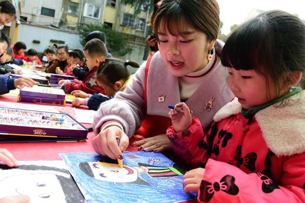 Çin'de Kız Öğrenci Sayısı Artıyor, Eğitimde Cinsiyet Eşitsizliği Azalıyor