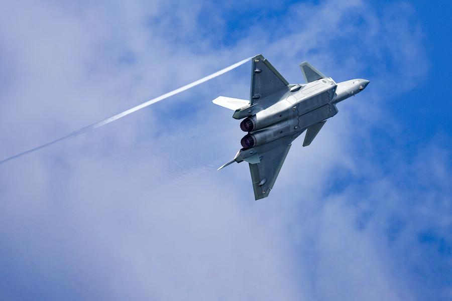 Çin Halk Kurtuluş Ordusu Hava Kuvvetleri'nden Gösteri Etkinliği: Changchun Air Show Başladı